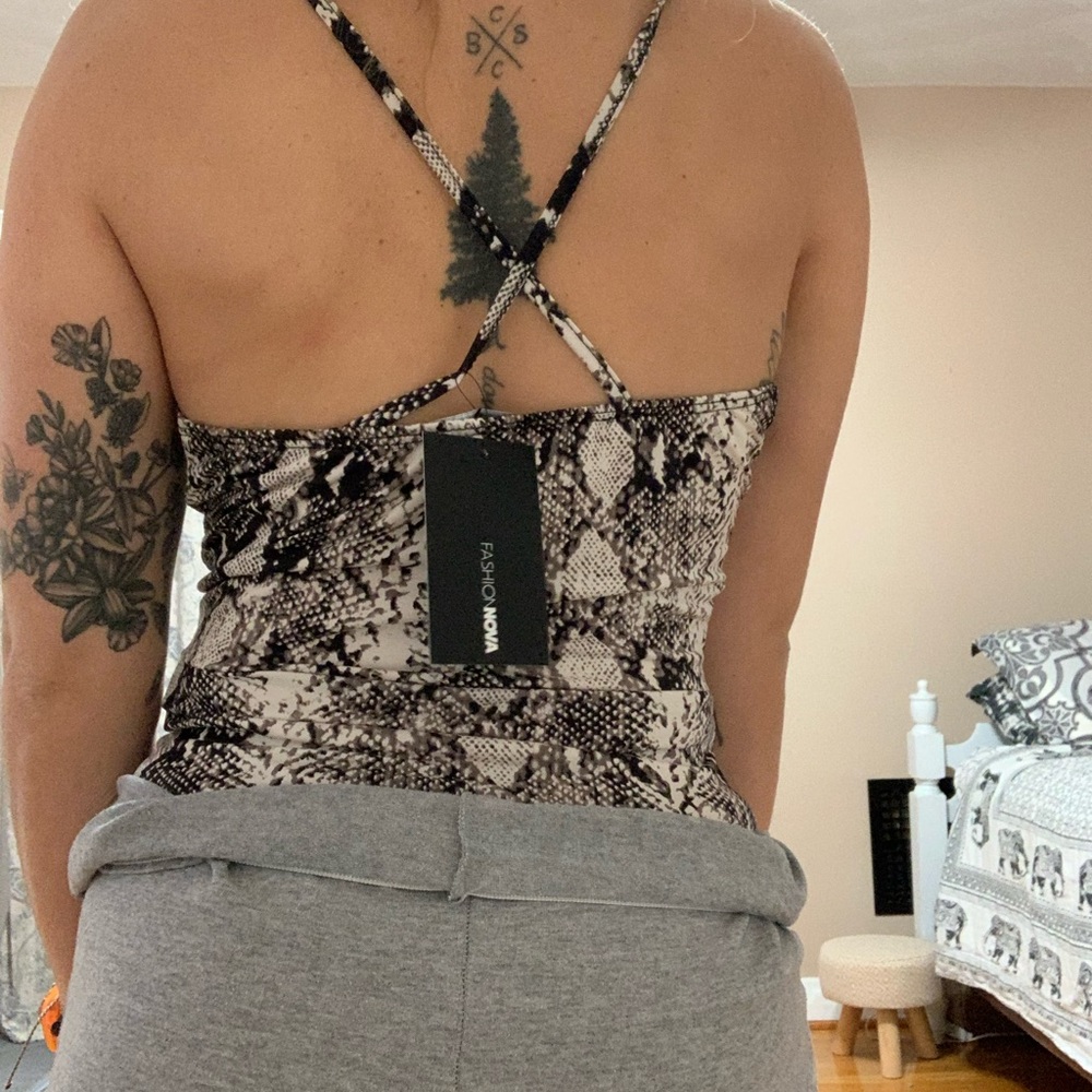 **SOLD** Fashion nova snake print bodysuit size s